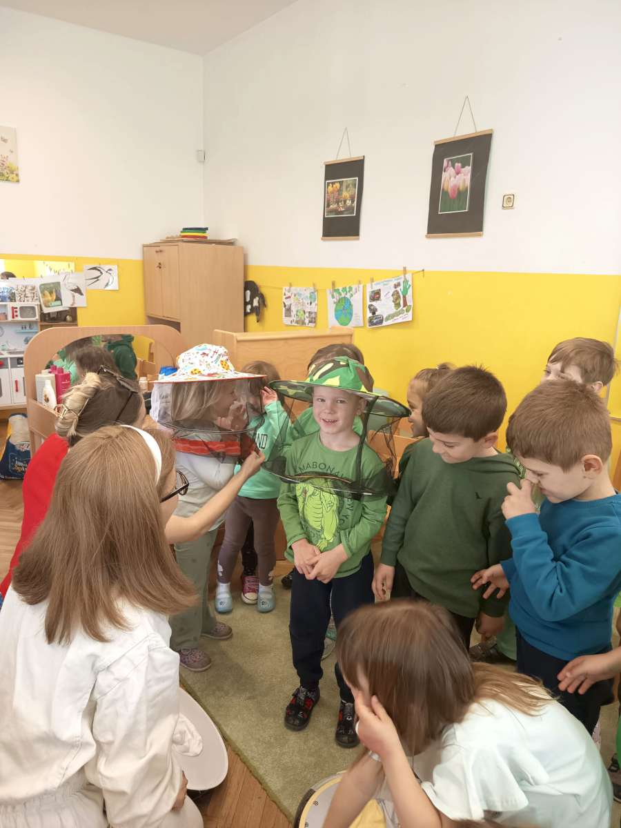 EDUKATIVNI POSJET PČELARICE POVODOM DANA PLANETA ZEMLJE